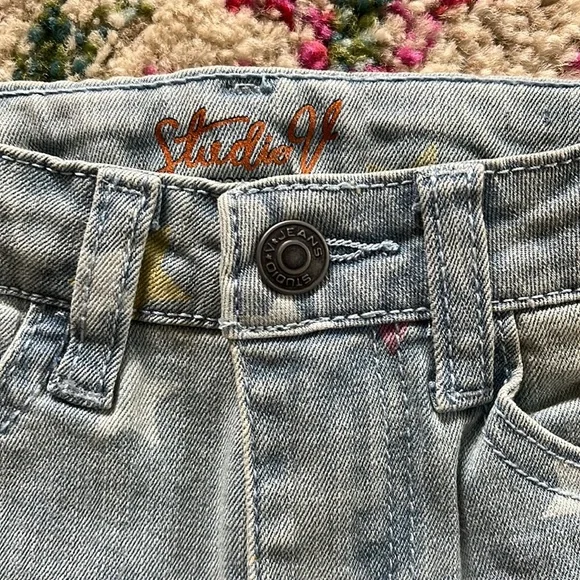 🆕 NWT Studio V Vigoss Kids Light Denim Star Print Jean Shorts Girls Sz 2T - Picture 5 of 10
